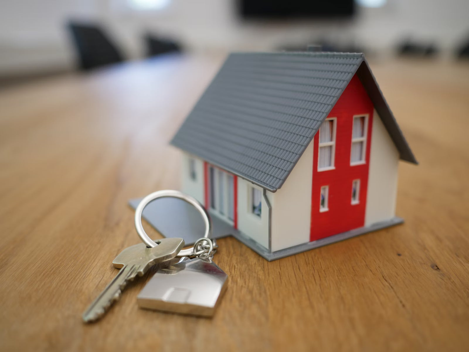 Why Smart Business Cards Are a Must-Have for Real Estate Agents in 2025